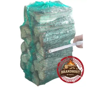 Oven Gedroogd Eiken Brandhout in Zakken oven gedroogd eiken brandhout in zakken gestapeld groothandel. Hoogwaardig oven gedroogd eiken brandhout met laag vochtgehalte en FSC certificering.
