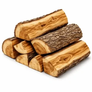 Ovengedroogd Olijfhout Brandhout olijfhout brandhout houtblokken.Kiln gedroogd olijfbrandhout netjes buiten gestapeld, met schoon gezaagde olijfhoutblokken met een laag vochtgehalte, ideaal voor efficiënt stoken in open haarden, houtkachels, pizzaovens en buitenvuurplaatsen